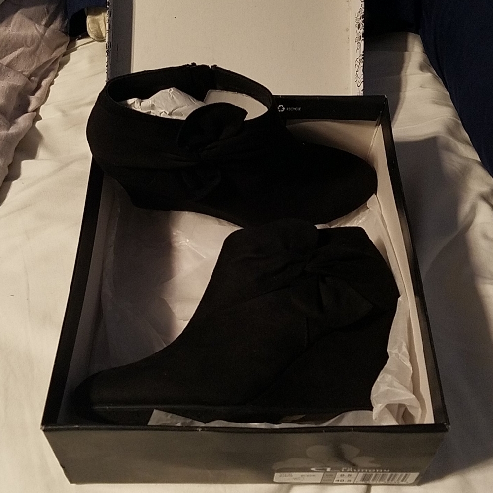 Chinese Laundry black bow booties